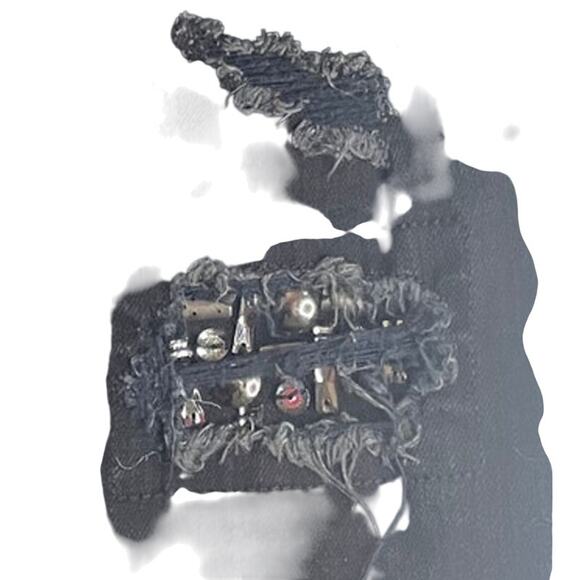 Miss Me Signature Black Distressed Bling  Gems Skinny Women’s  Jeans Sz 31 EUC - Picture 2 of 9